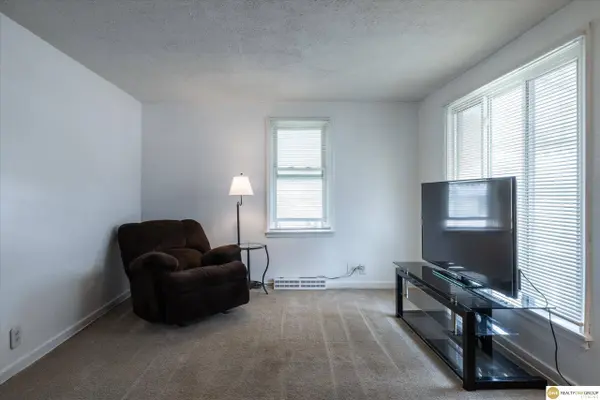 7928 Park DR, Ralston, NE 68127