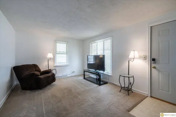 7928 Park DR, Ralston, NE 68127