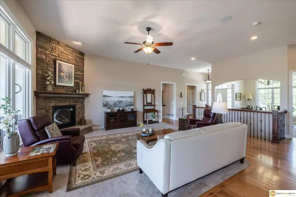 7922 Shadow Lake DR, Papillion, NE 68046