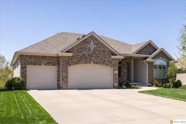 7922 Shadow Lake DR, Papillion, NE 68046