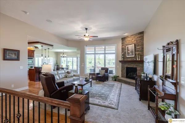 7922 Shadow Lake DR, Papillion, NE 68046