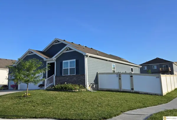 11452 Sunburst DR, Papillion, NE 68046