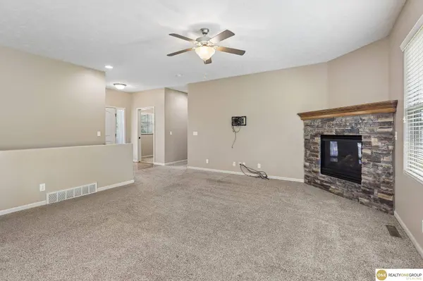 16519 Dora Hamann PKWY, Omaha, NE 68116