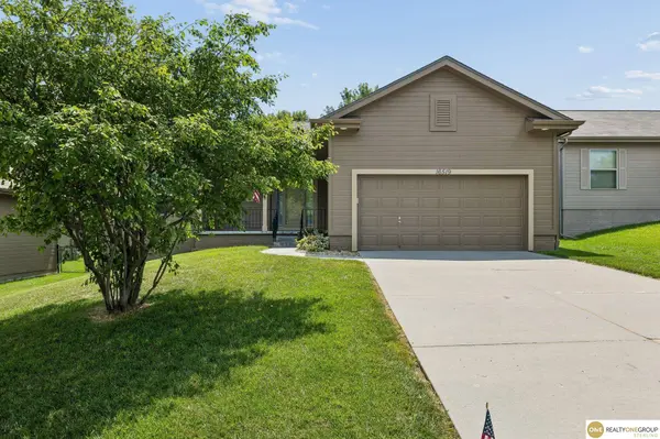 16519 Dora Hamann PKWY, Omaha, NE 68116
