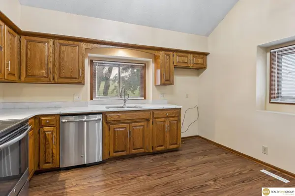 7617 N 80 ST, Omaha, NE 68122