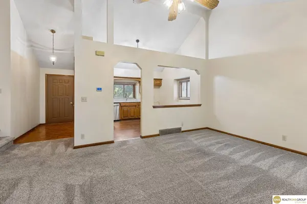 7617 N 80 ST, Omaha, NE 68122