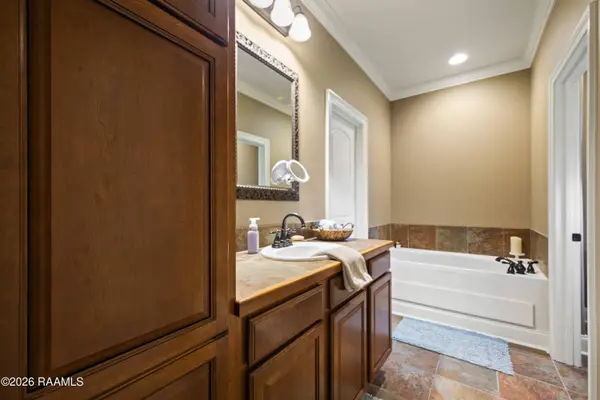 111 Silver Glen DR, Scott, LA 70583