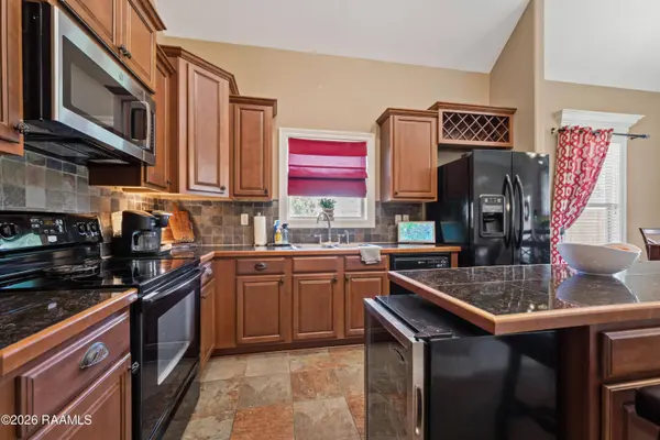 111 Silver Glen DR, Scott, LA 70583