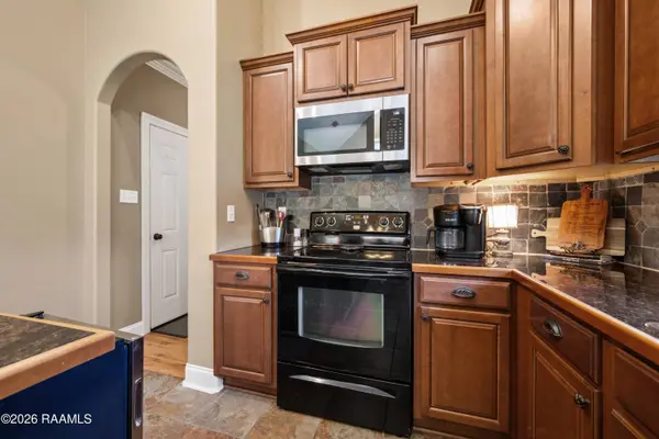 111 Silver Glen DR, Scott, LA 70583