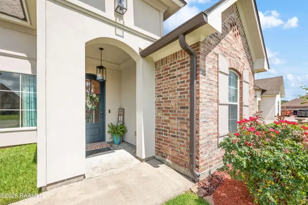 111 Silver Glen DR, Scott, LA 70583