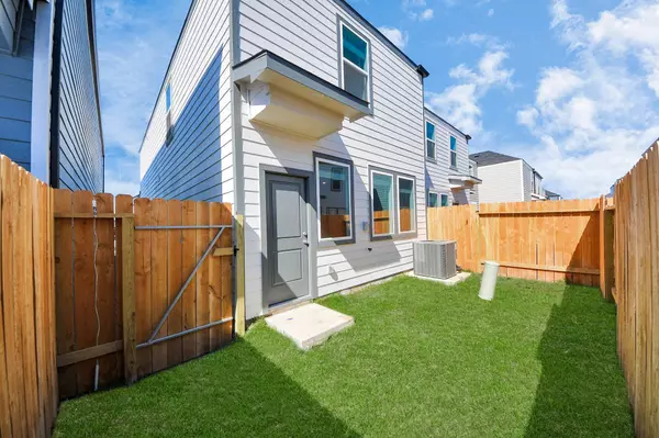 1027 Moon Drop Ln, Houston, TX 77090