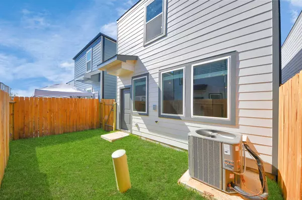 1027 Moon Drop Ln, Houston, TX 77090