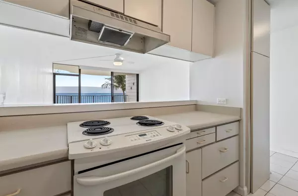 4471 Lower Honoapiilani Rd #214, Lahaina, HI 96761-9207