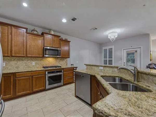 2204 Cane Hill Drive, Frisco, TX 75036