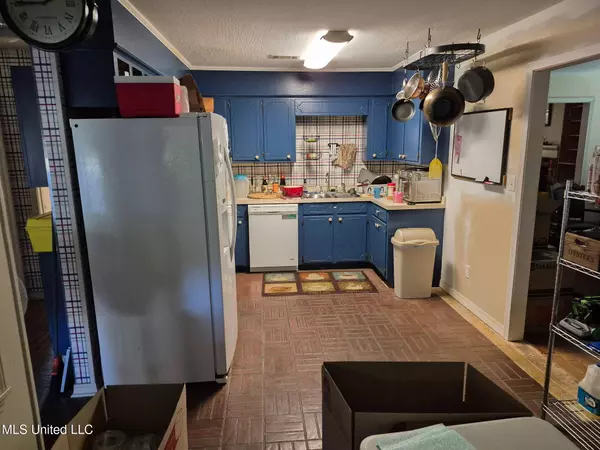 404 Kensington Drive, Hattiesburg, MS 39402