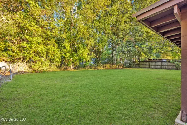 1324 Glacier Avenue, Ocean Springs, MS 39564