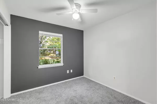 1324 Glacier Avenue, Ocean Springs, MS 39564