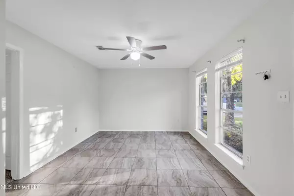 1324 Glacier Avenue, Ocean Springs, MS 39564