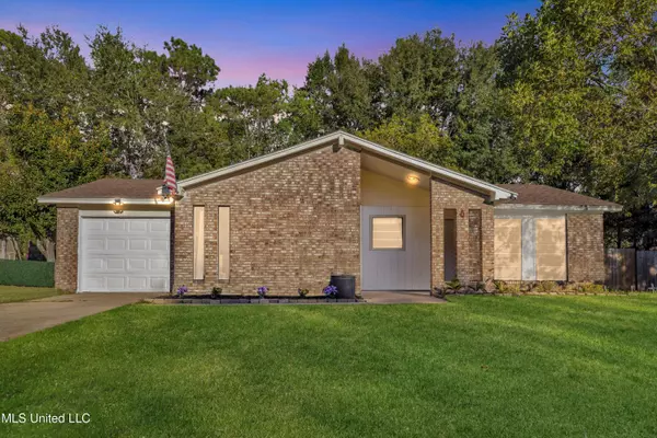 1324 Glacier Avenue, Ocean Springs, MS 39564