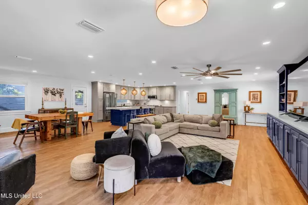 1105 E Cherokee Glen, Ocean Springs, MS 39564