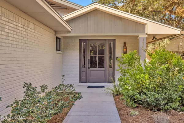 1105 E Cherokee Glen, Ocean Springs, MS 39564