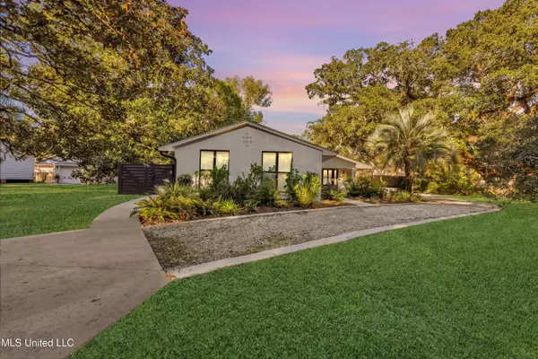 1105 E Cherokee Glen, Ocean Springs, MS 39564