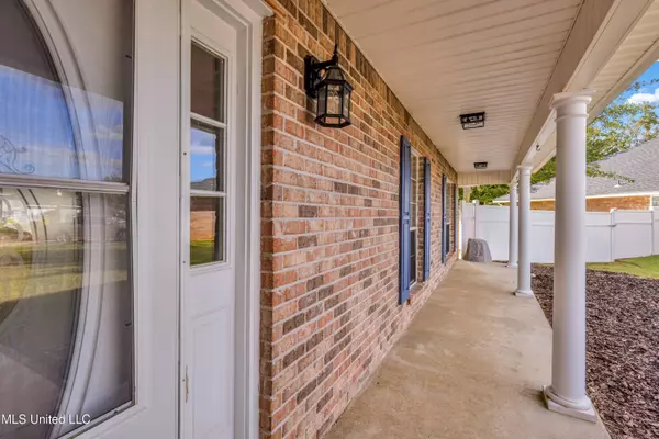 1600 Heather Court, Ocean Springs, MS 39564