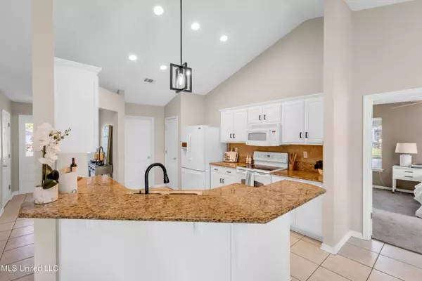 1600 Heather Court, Ocean Springs, MS 39564