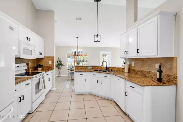 1600 Heather Court, Ocean Springs, MS 39564