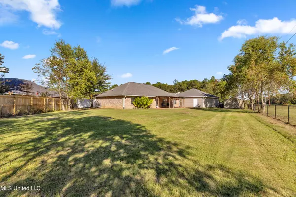 1600 Heather Court, Ocean Springs, MS 39564