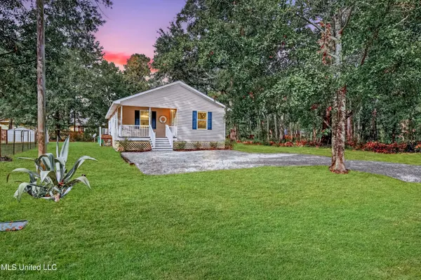 5308 Center Street, Ocean Springs, MS 39564