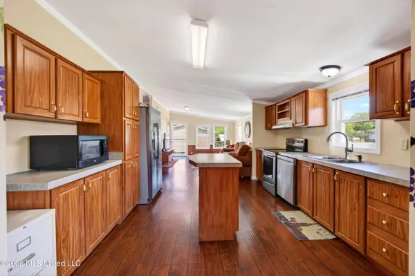 19561 Lennis Cuevas Road, Saucier, MS 39574