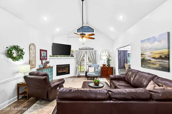 207 Longleaf Drive, Petal, MS 39465