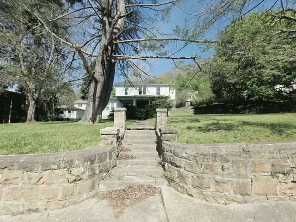 107 Main, Mt. Hope, WV 25880