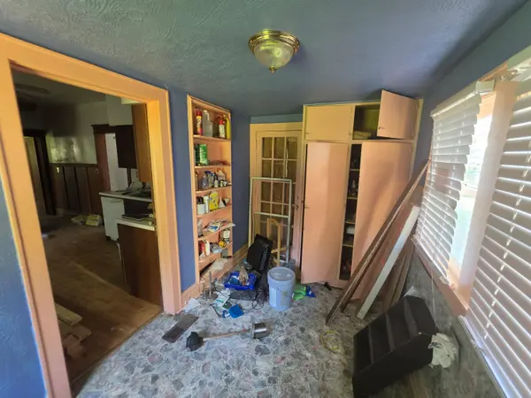 107 Main, Mt. Hope, WV 25880