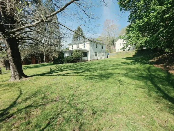 107 Main Street, Mt. Hope, WV 25880