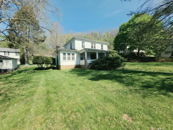 107 Main Street, Mt. Hope, WV 25880