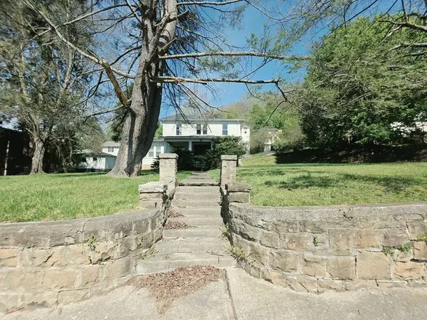 107 Main Street, Mt. Hope, WV 25880