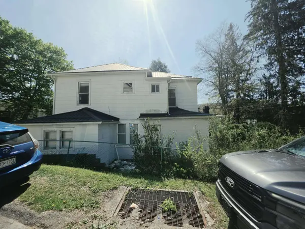 107 Main, Mt. Hope, WV 25880