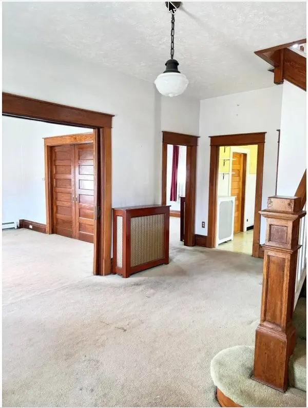 211 9th Ave, Hinton, WV 25901
