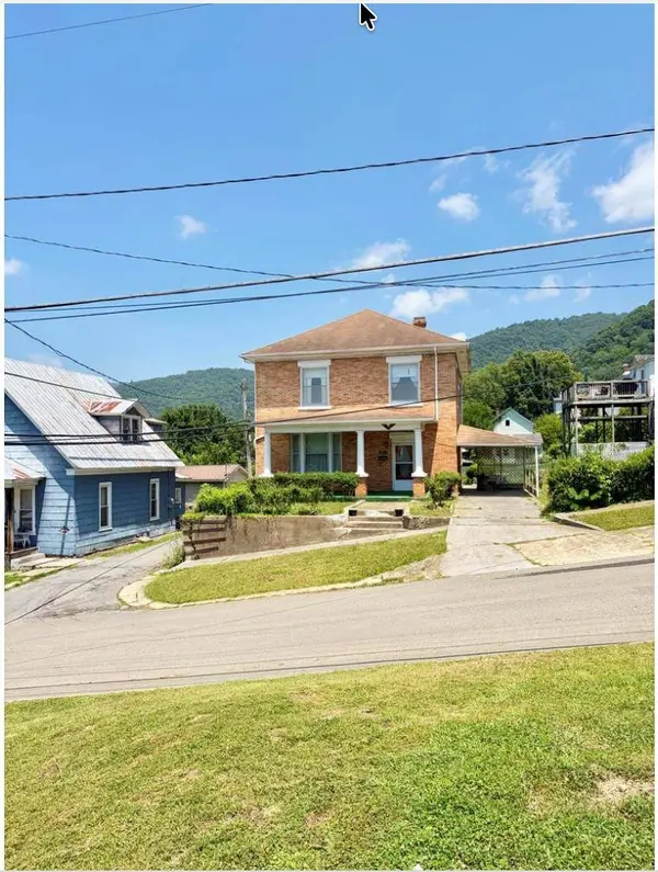 211 9th Ave, Hinton, WV 25901