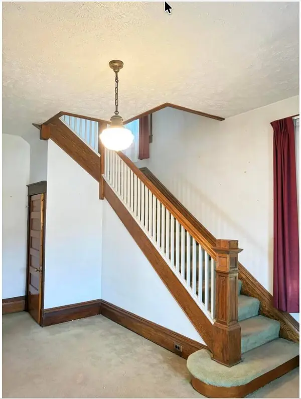 211 9th Ave, Hinton, WV 25901