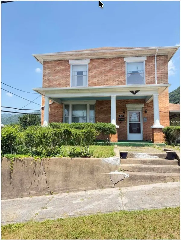 211 9th Ave, Hinton, WV 25901