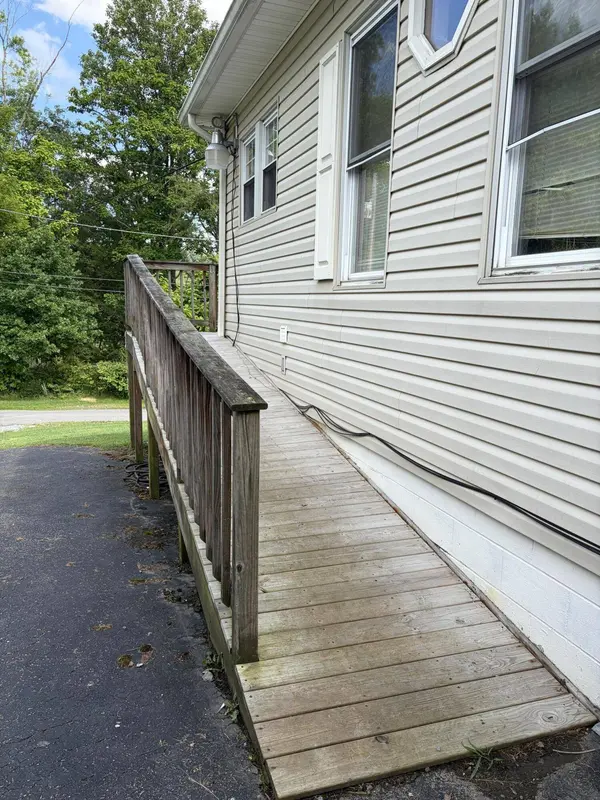 195 Hambrick, Scarbro, WV 25917