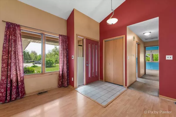 118 Centralia PL, Poplar Grove, IL 61065