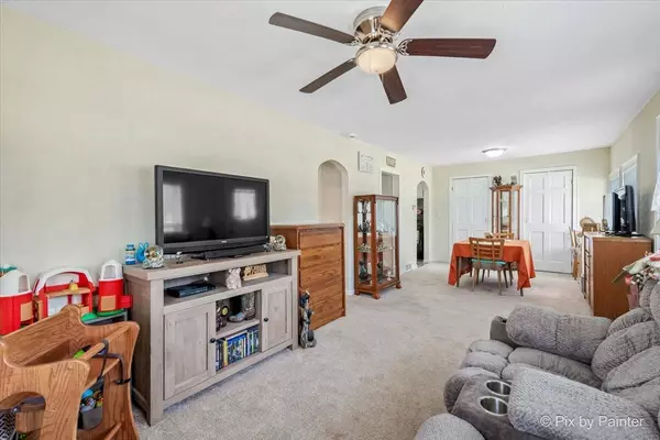 335 E Ogden ST, Capron, IL 61012