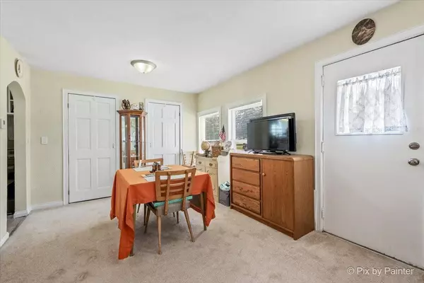 335 E Ogden ST, Capron, IL 61012