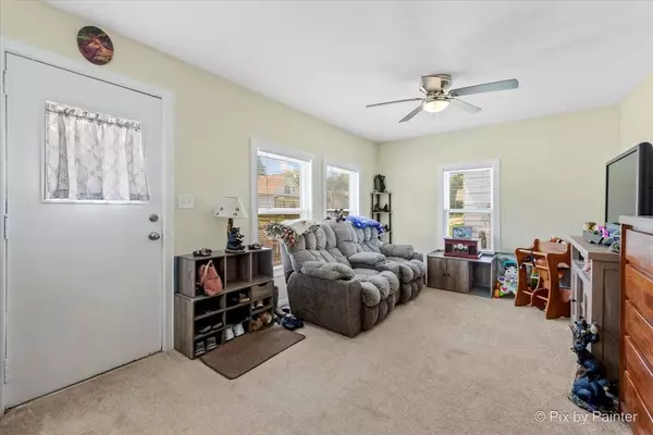 335 E Ogden ST, Capron, IL 61012