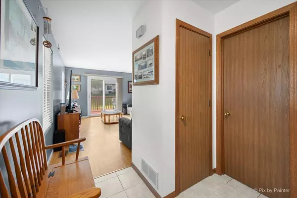 212 Village Creek DR, Lake In The Hills, IL 60156