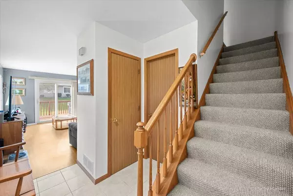 212 Village Creek DR, Lake In The Hills, IL 60156